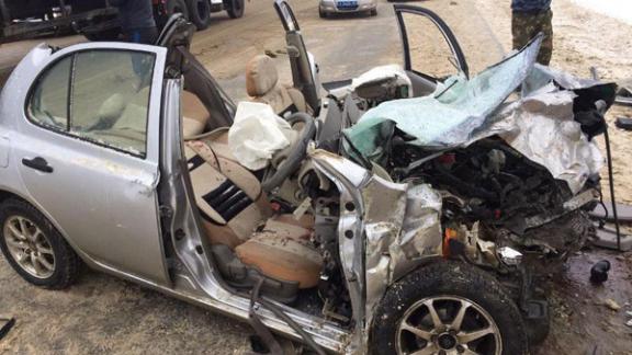 «КамАЗ» перевернулся в Ставрополе после столкновения с «Ниссаном»