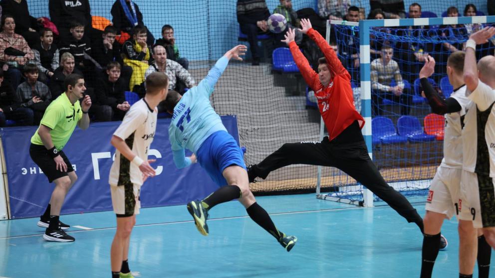 Гандболисты «Виктора» дали бой чемпиону России в Санкт-Петербурге  