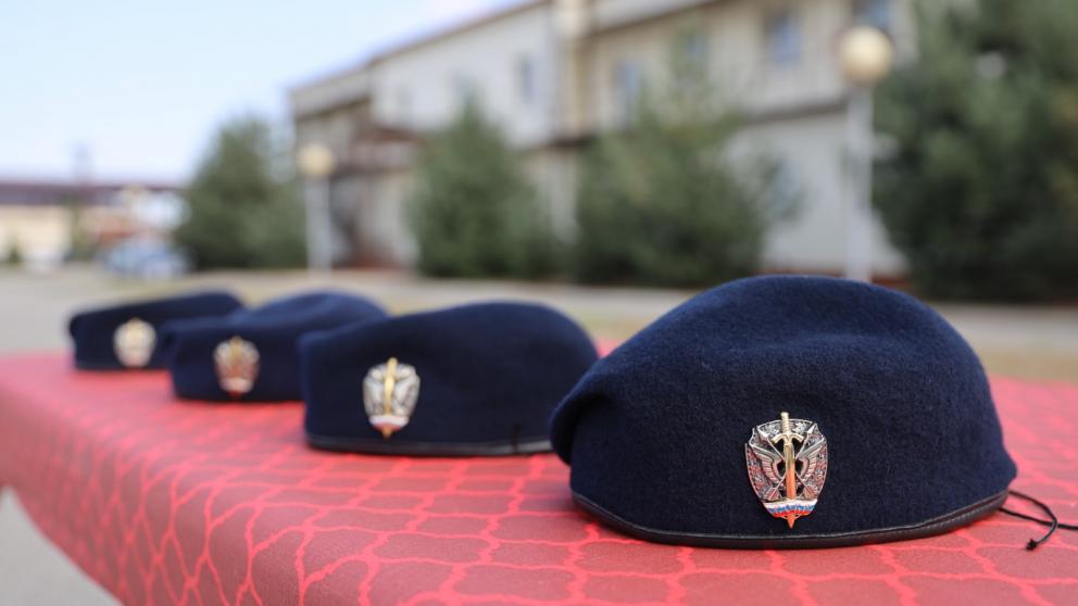 Сотрудники СОБР получили право ношения знака отличия полицейского спецназа в Кабардино-Балкарии