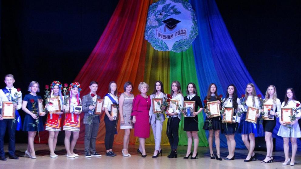 В Невинномысске наградили лучших школьников