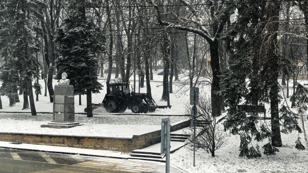 В Ставрополе коммунальные службы и спасатели ликвидируют последствия непогоды