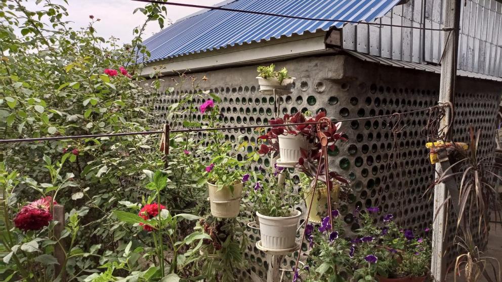 Баню из стеклянных бутылок построил житель Ставрополья