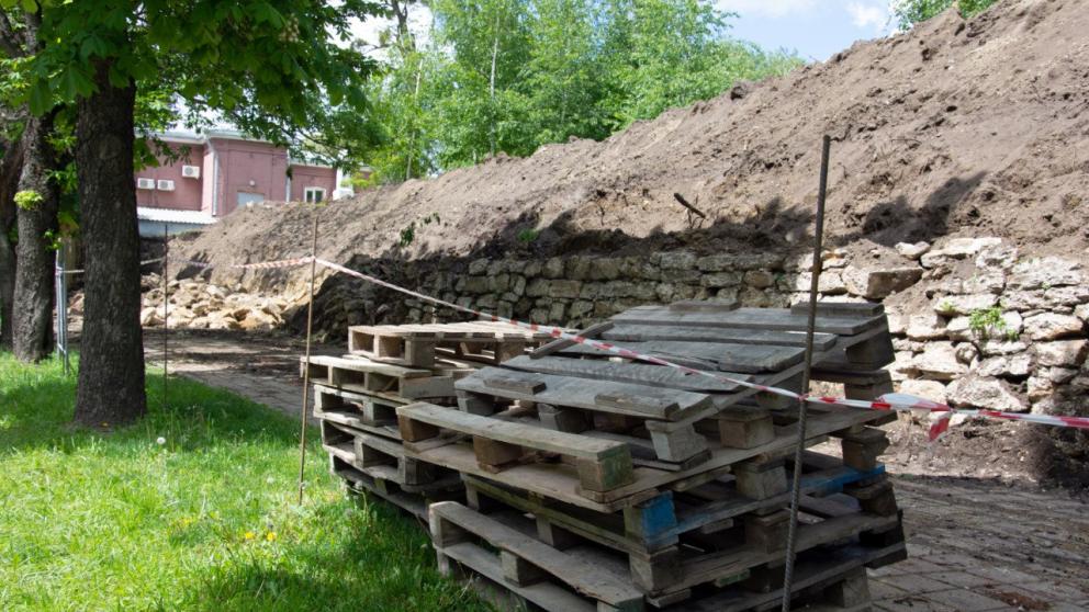 В Ставрополе восстанавливают подпорную стену на проспекте Карла Маркса