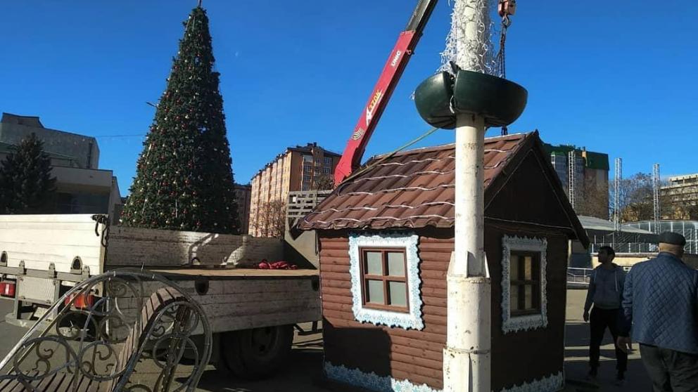 Избушка Деда Мороза «поселилась» в Ессентуках