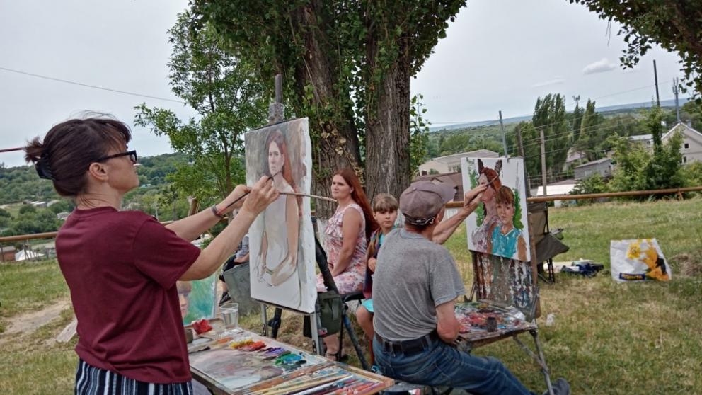 Виды малой родины Гречишкина вдохновили участников народного пленэра