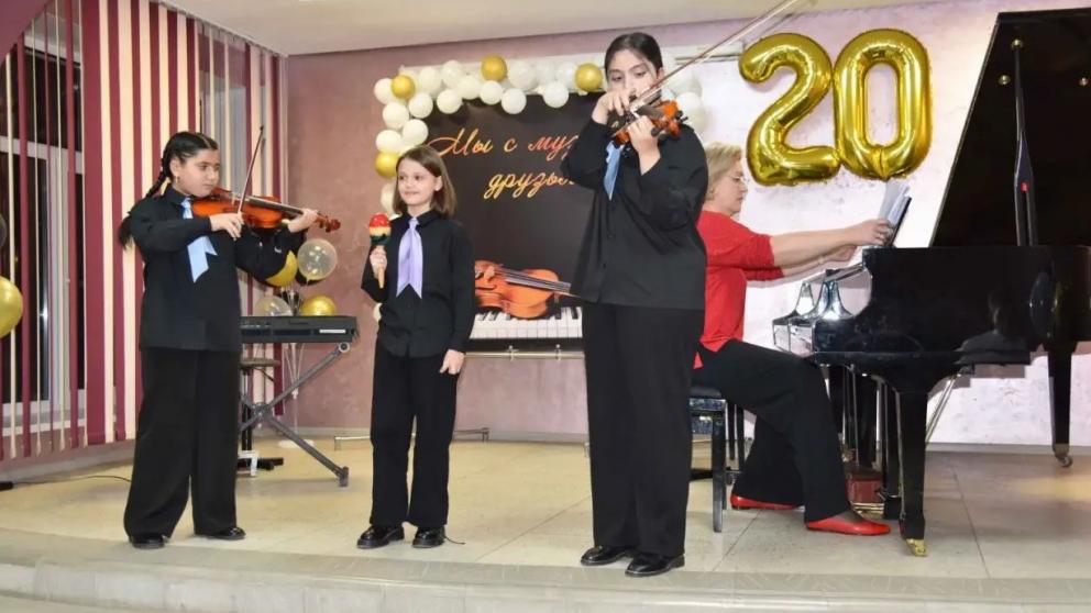 Солнечнодольская детская школа искусств получила новое музыкальное оборудование