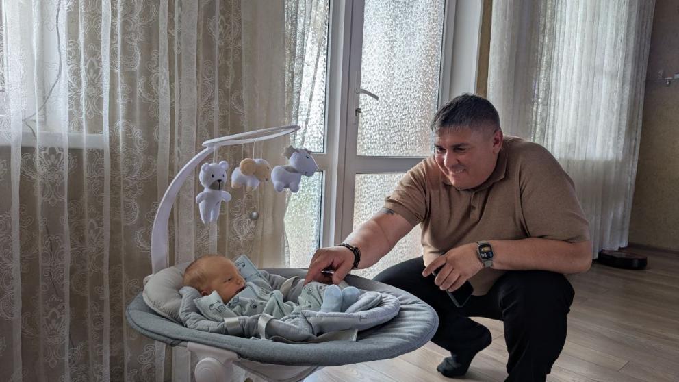 Глава Ессентуков навестил новорождённого сына бойца СВО