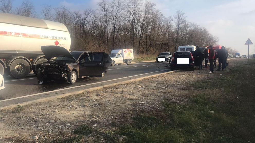 Тройное столкновение произошло на трассе Подъезд к городу Черкесску на Ставрополье