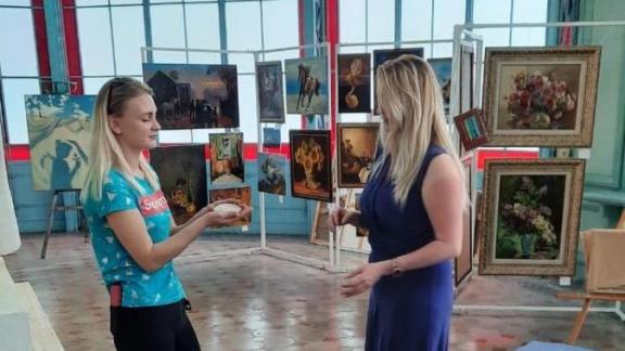 В Железноводске отгадывали названия картин с закрытыми глазами