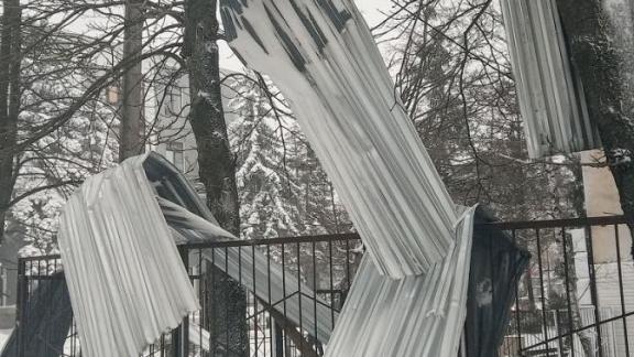 Последствия ночного урагана устраняют в Изобильненском округе Ставрополья