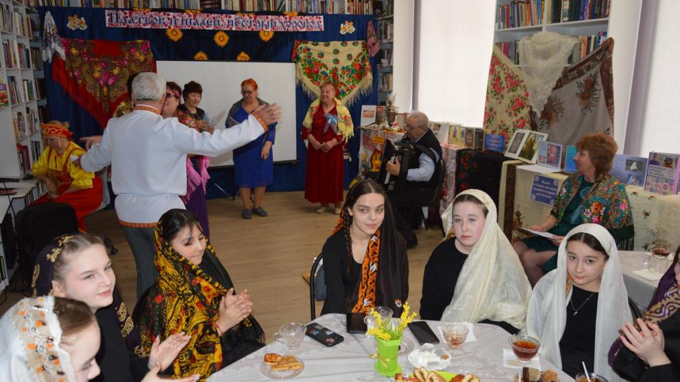 Об истории появления платка говорили на «Добрых встречах» в селе Дивном на Ставрополье