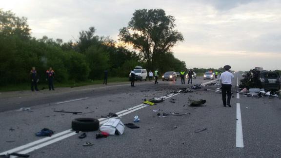 Семья из Франции погибла в ДТП на Ставрополье: в грузовик врезался «Шевроле»