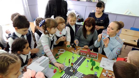 В пятигорской школе № 14 провели День равенства