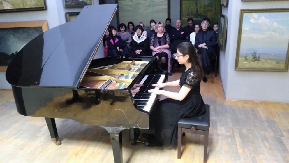 В ставропольской галерее Гречишкина открыли музыкальный сезон