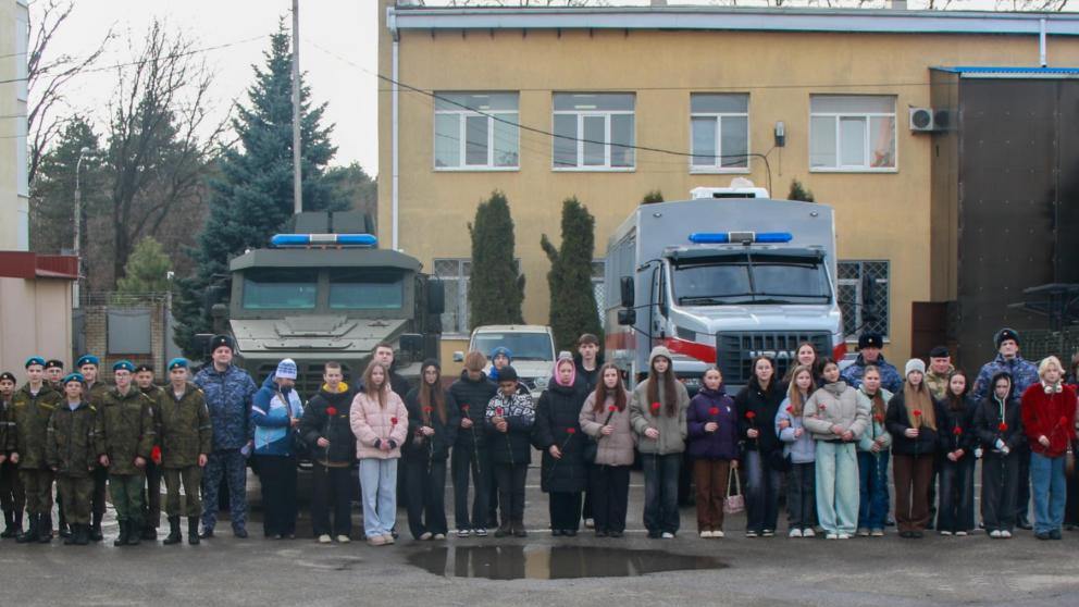 Школьники Ставрополя встретились с росгвардейцами