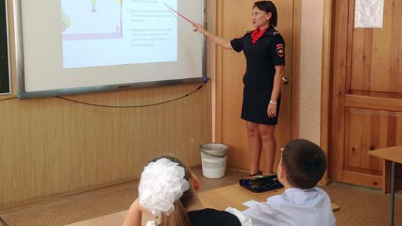 Учащихся Невинномысска тестируют на знание правил дорожного движения