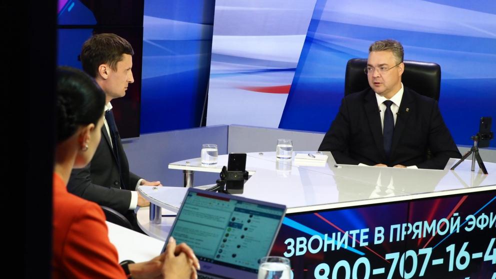 Глава Ставрополья поручил разобраться с засохшими зелёными насаждениями у ДК села Прасковея