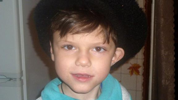 Максим Епанян с ДЦП нуждается в лечении. Ваша помощь необходима!