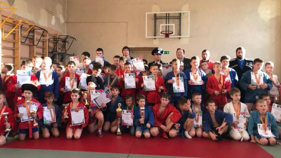 В Ессентуках казаки Ставрополья боролись за победу в турнире по самбо