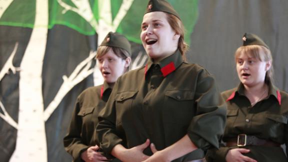 Спектакль «А зори здесь тихие» представили воспитанницы ессентукского реабилитационного центра в Ростове-на-Дону