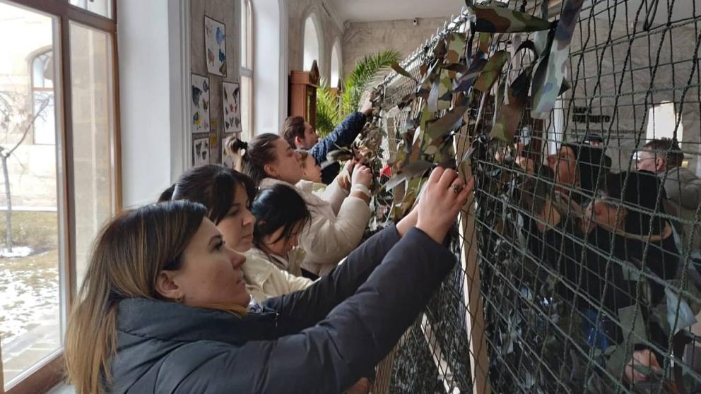 В Нарзанной галерее Кисловодска изготавливают маскировочные сети