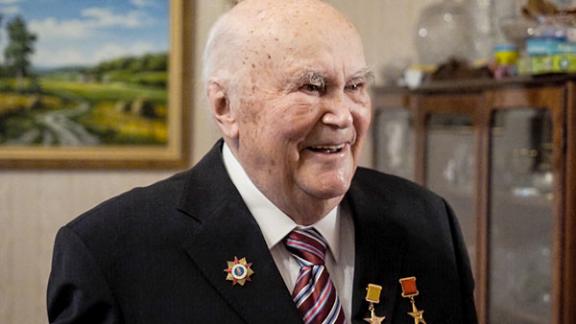 Всеволоду Мураховскому к его 90-летию вручена медаль «Герой труда Ставрополья»