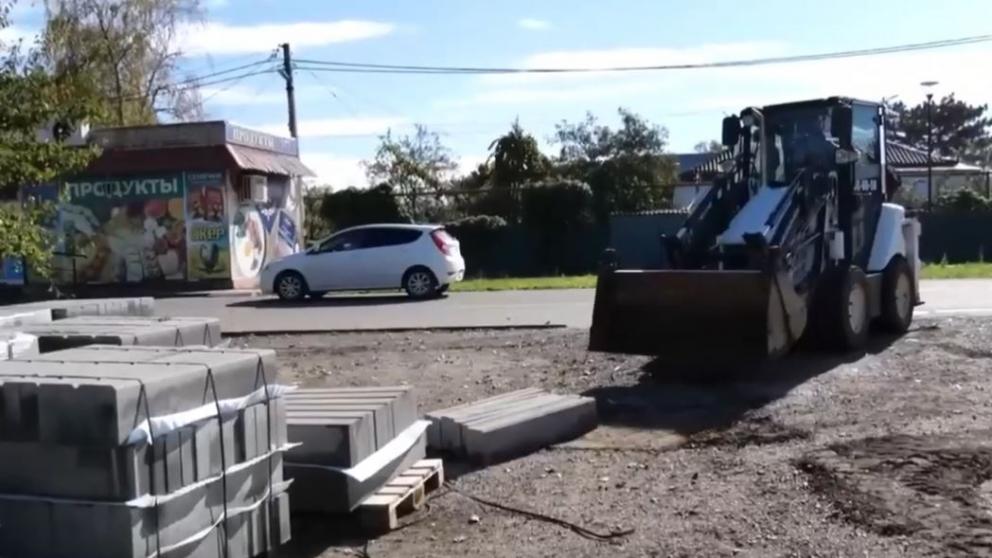 В селе Кочубеевском ускорят благоустройство тротуара по улице Ленина