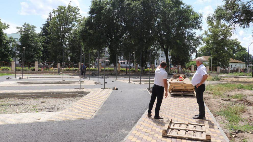 В селе Китаевском на Ставрополье облагораживают парковую зону