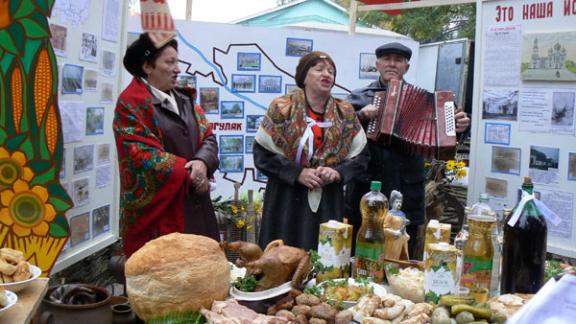 На Улице дружбы в Летней Ставке выбирали чей шалаш лучше