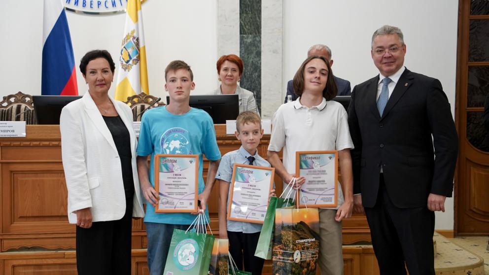 Губернатор Владимиров наградил призёров международной премии «Экология – дело каждого»