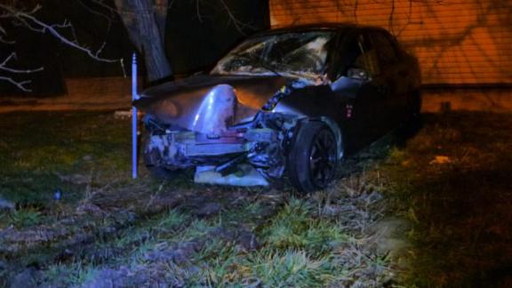 Молодой водитель врезался в опору ЛЭП в Ставрополе