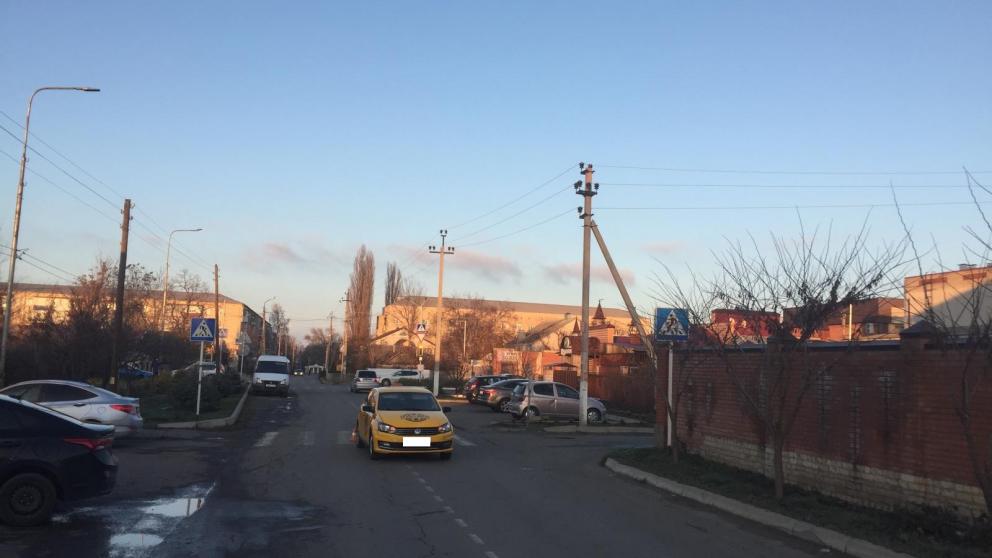 Водитель иномарки сбил школьницу на «зебре» в Изобильном