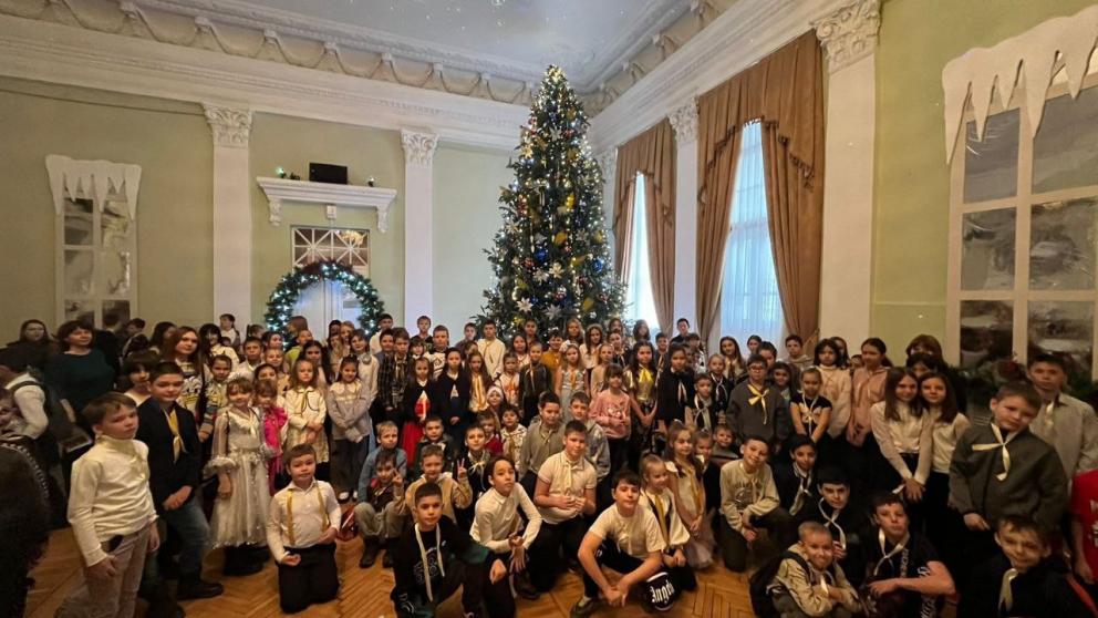 Благотворительную елку посетили 220 юных жителей Минераловодского округа