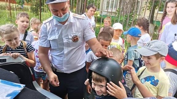 В Невинномысске школьников ознакомили с работой инспекторов ГИБДД