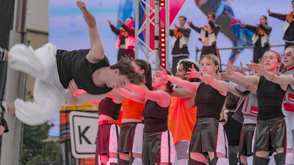 Сотни артистов и международный формат: как прошло открытие «КАРДО» в Ставрополе