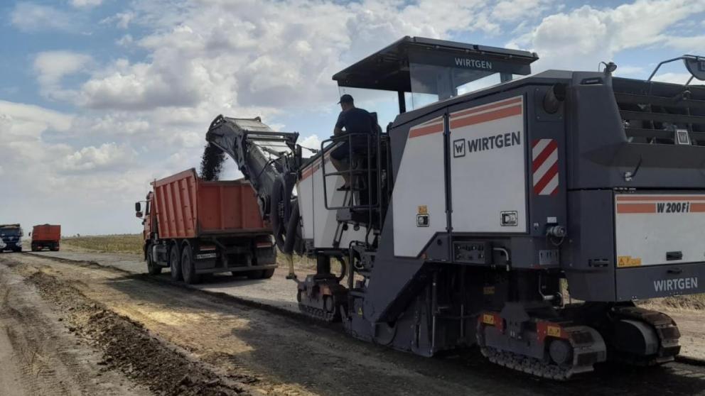 В Ипатовском округе ремонтируют социально значимый участок дороги