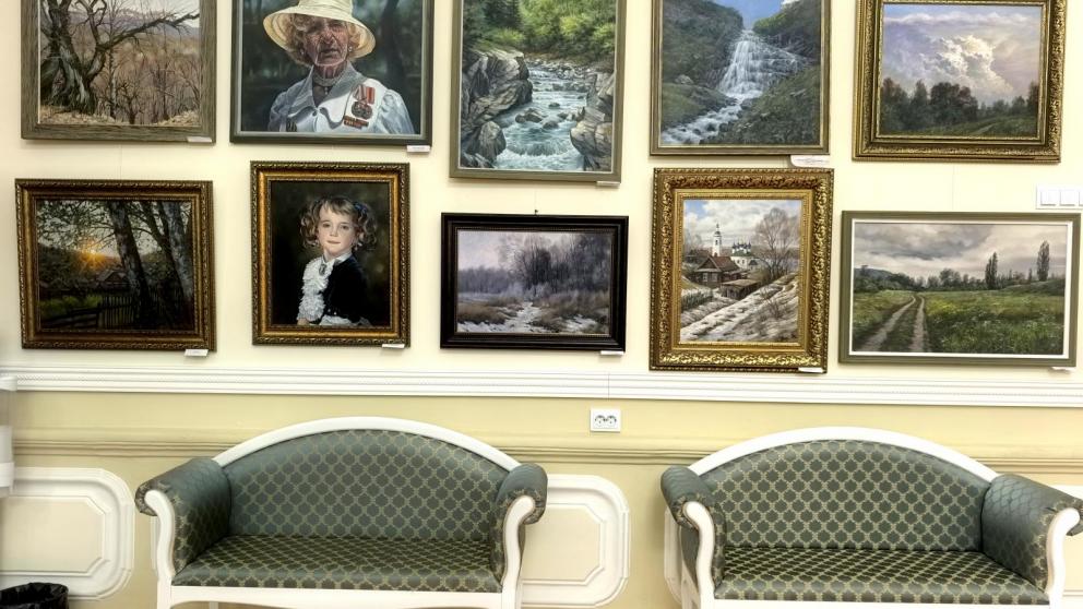 В Ставрополе к Году единства народов России открылась выставка художника из Адыгеи