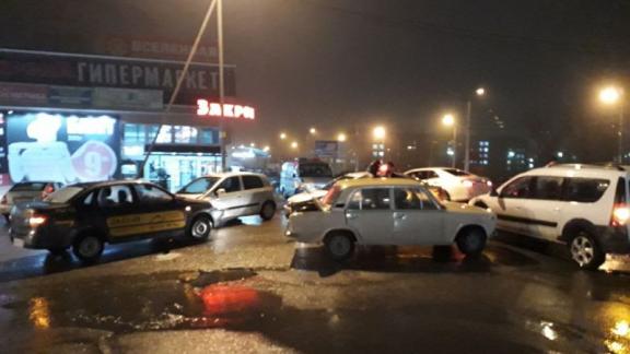 Лихач на «Гранте» устроил ДТП с 4 автомобилями в Ставрополе