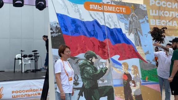 В Ставрополе участники «Школьной весны» посвятили бойцам СВО акцию