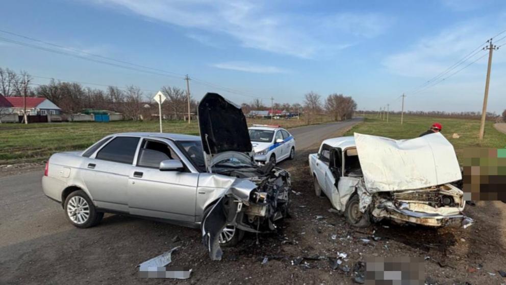 В селе Казьминском начинающий водитель пострадал при столкновении машин