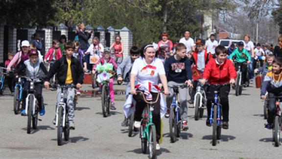 70 воздушных шаров выпустили в небо участники велопробега «Километры Победы»