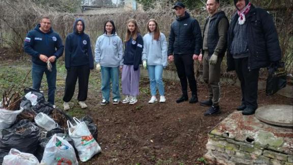 В Ессентуках провели субботник в сквере возле детского сада