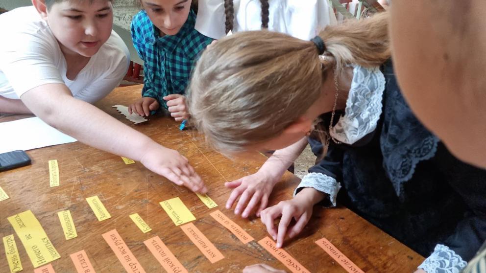 Тайну славянской азбуки раскрыли младшеклассникам в селе Степном на Ставрополье