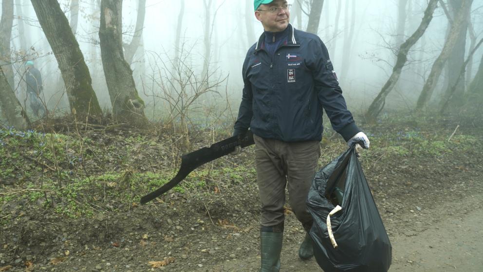 Владимир Владимиров принял участие в субботниках в Ставрополе