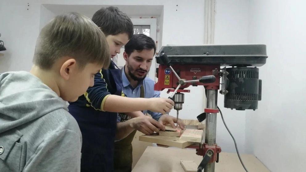 В Ставрополе казачата сделали рождественские игрушки 