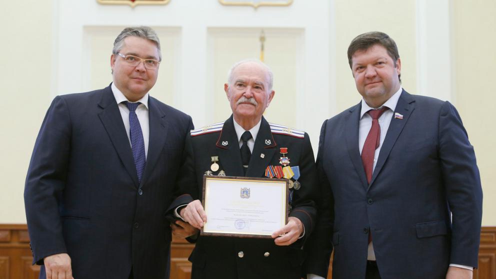 Губернатор вручил государственные награды труженикам в канун Дня Ставропольского края