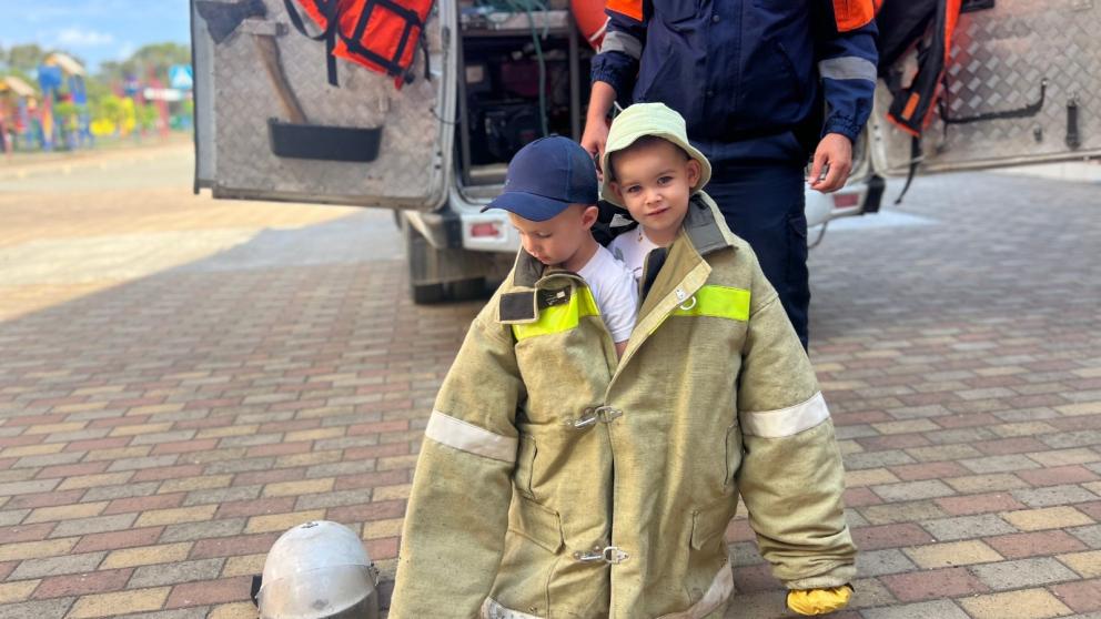 В селе Красногвардейском спасатели рассказали малышам о правилах безопасности