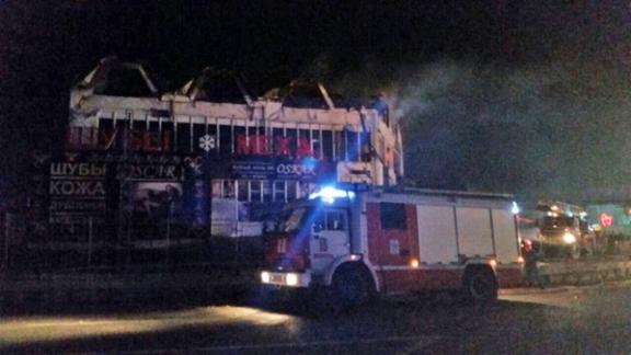 Под Пятигорском сгорел торговый центр «Шубы и Меха OSKAR»