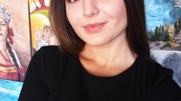 Будущая художница Полина Басова получила именную стипендию за свой талант