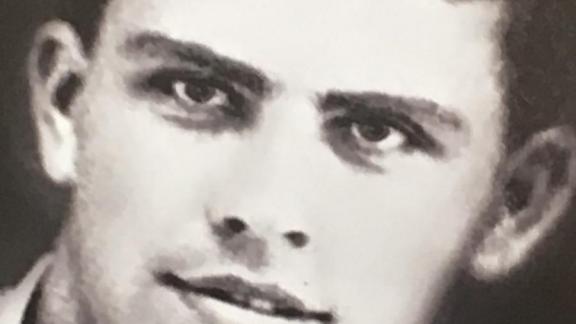 И пылится в архивах бронь...